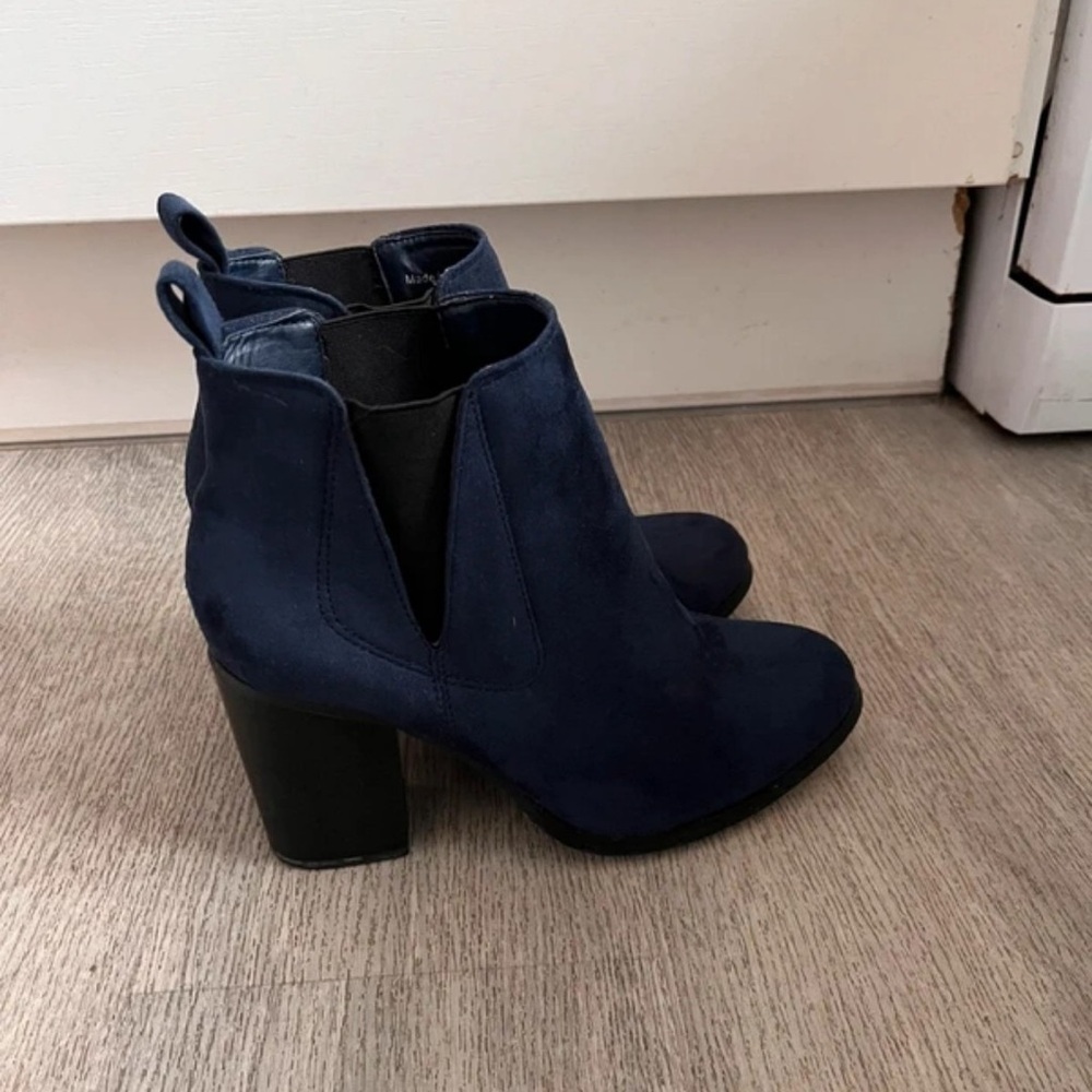 Chic Navy Heeled Boots